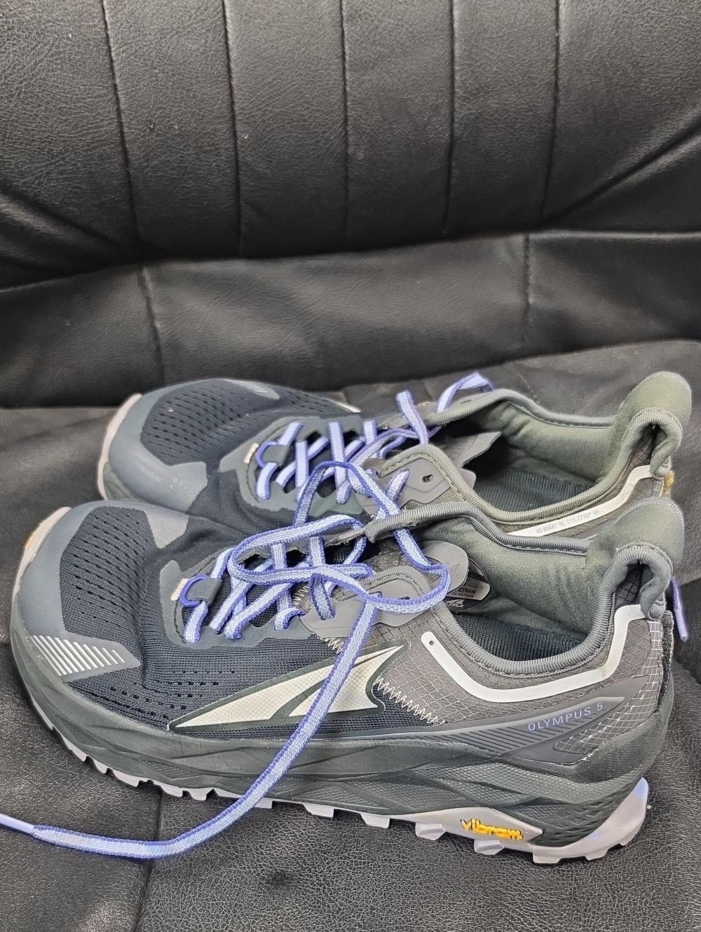 Altra Olympus 5 Women's Trail Sneakers - Dark Gray with Lavender Laces